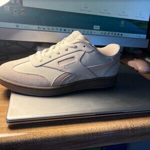 Brand New  Rebok Forte Lounger   cream/ light pink  size 8 1/2